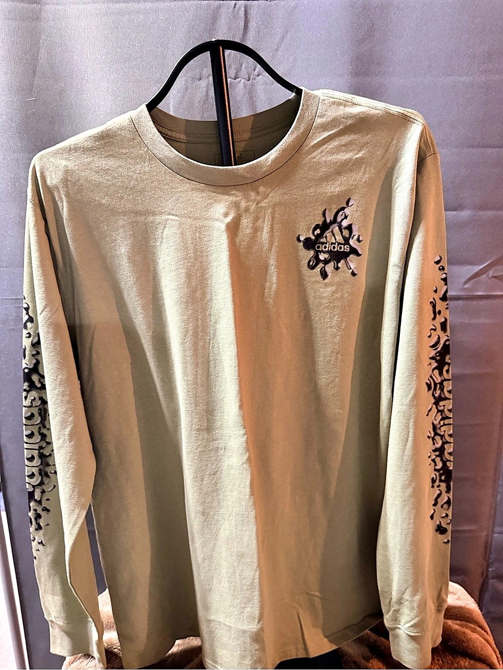 adidas Long Sleeve Graphic Tee in Green XL Like New